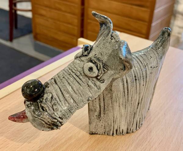 - a Ceramic by Heather Hunt, measuring 10 x 14 cm (H x W) £20